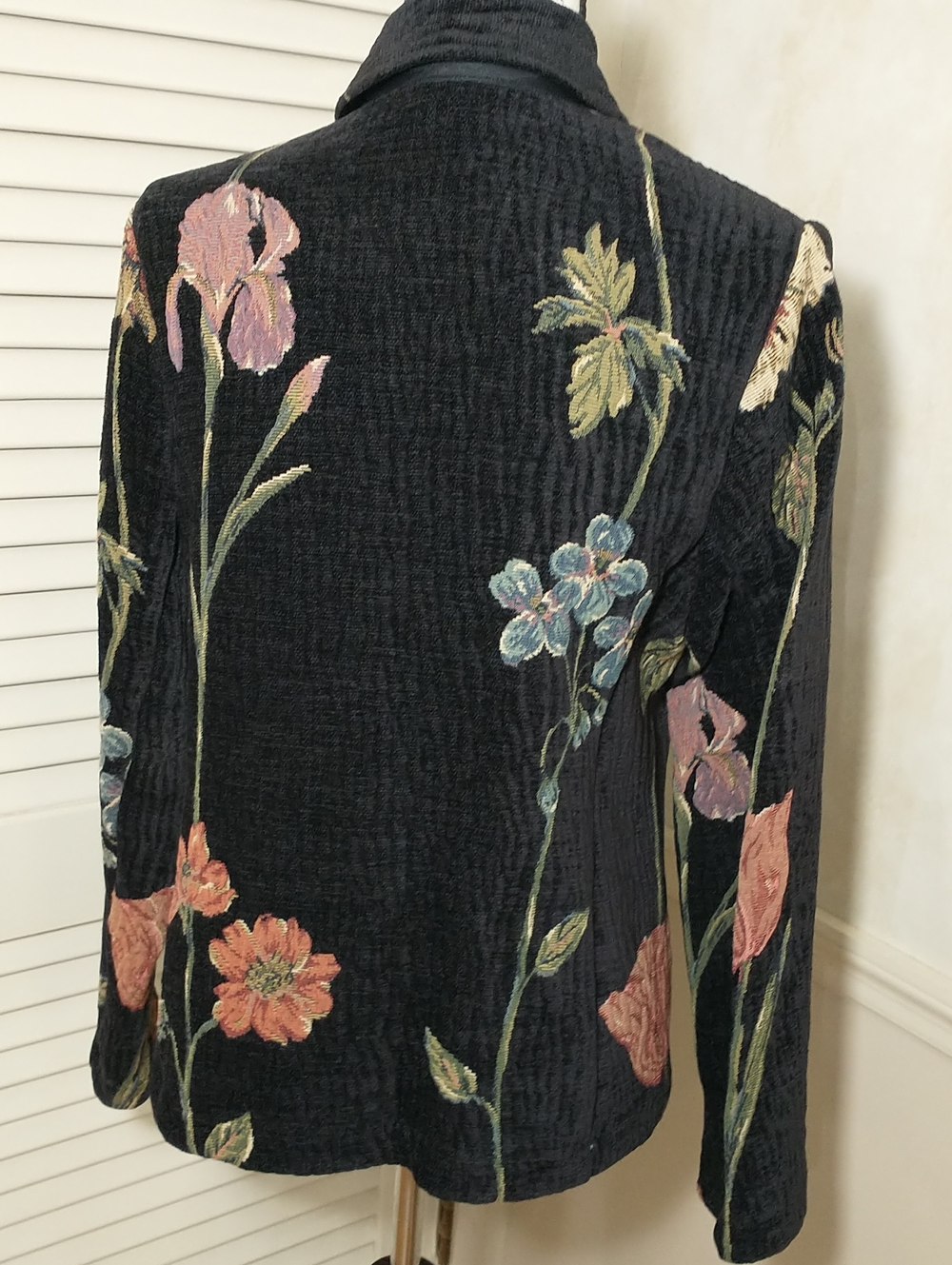 Cabi Black Floral Tapestry Embroidered Jacket, Size Medium, Gramcore, Cottagecor - Picture 5 of 9